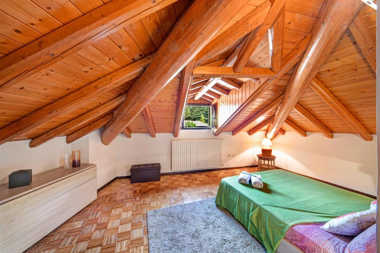 Ferienwohnung Mansarda Fra Monte E Lago Esino Lario Exterior foto