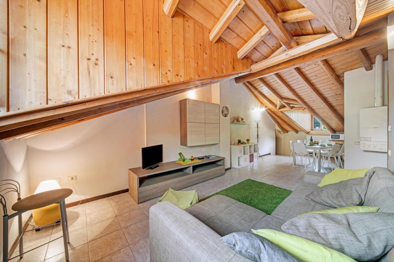 Ferienwohnung Mansarda Fra Monte E Lago Esino Lario Exterior foto