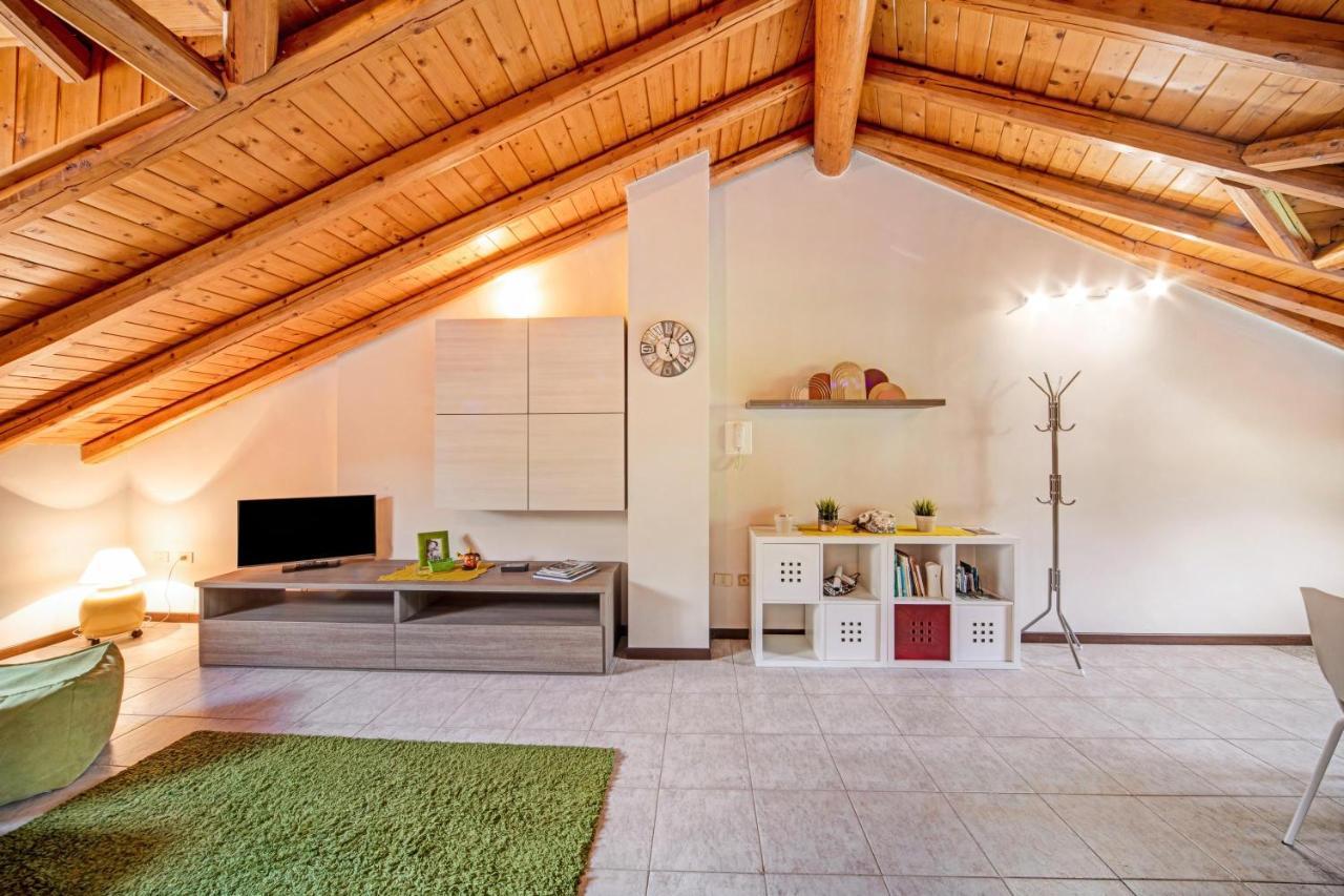 Ferienwohnung Mansarda Fra Monte E Lago Esino Lario Exterior foto
