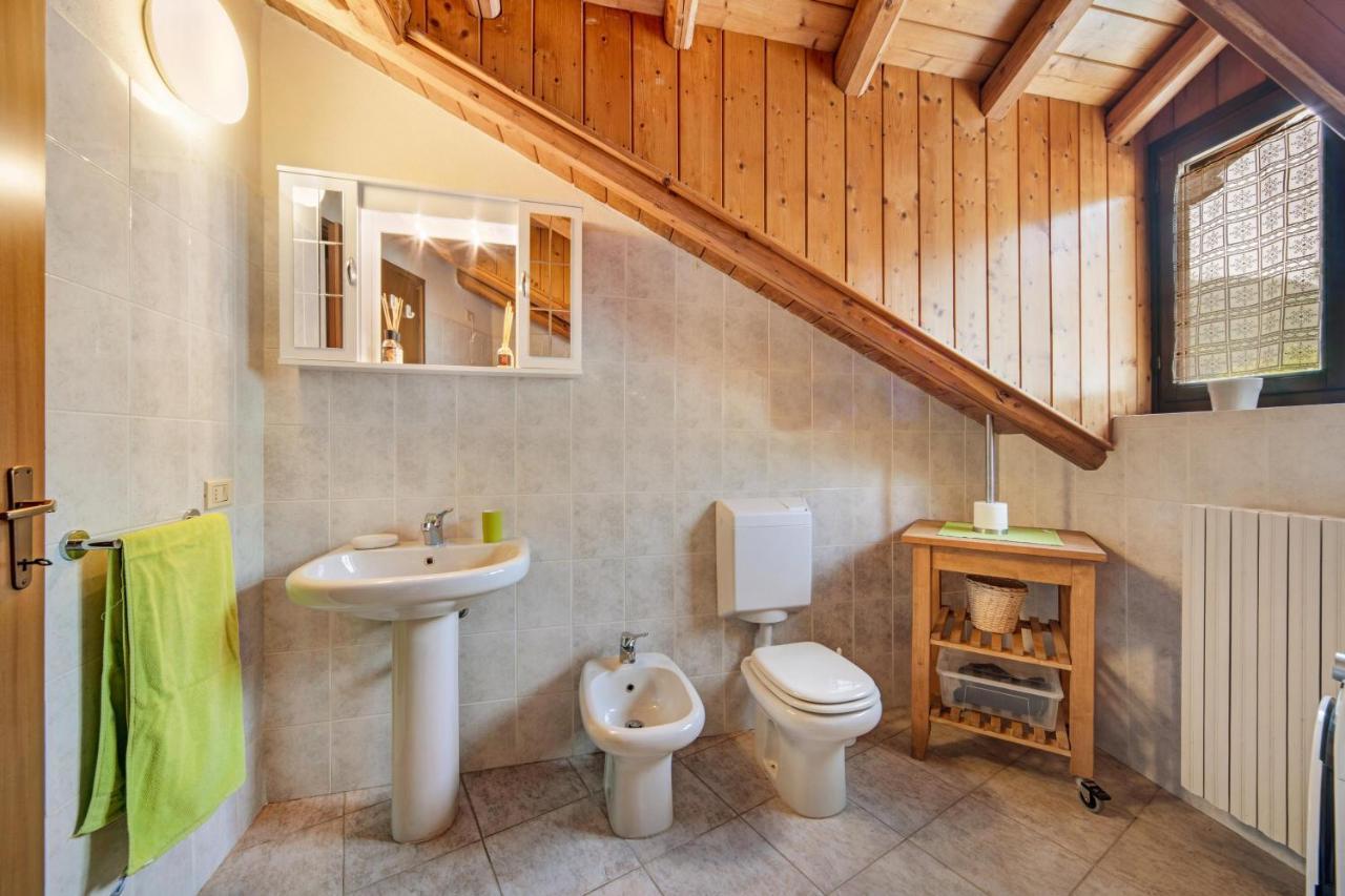Ferienwohnung Mansarda Fra Monte E Lago Esino Lario Exterior foto