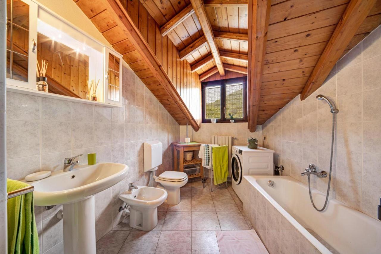 Ferienwohnung Mansarda Fra Monte E Lago Esino Lario Exterior foto