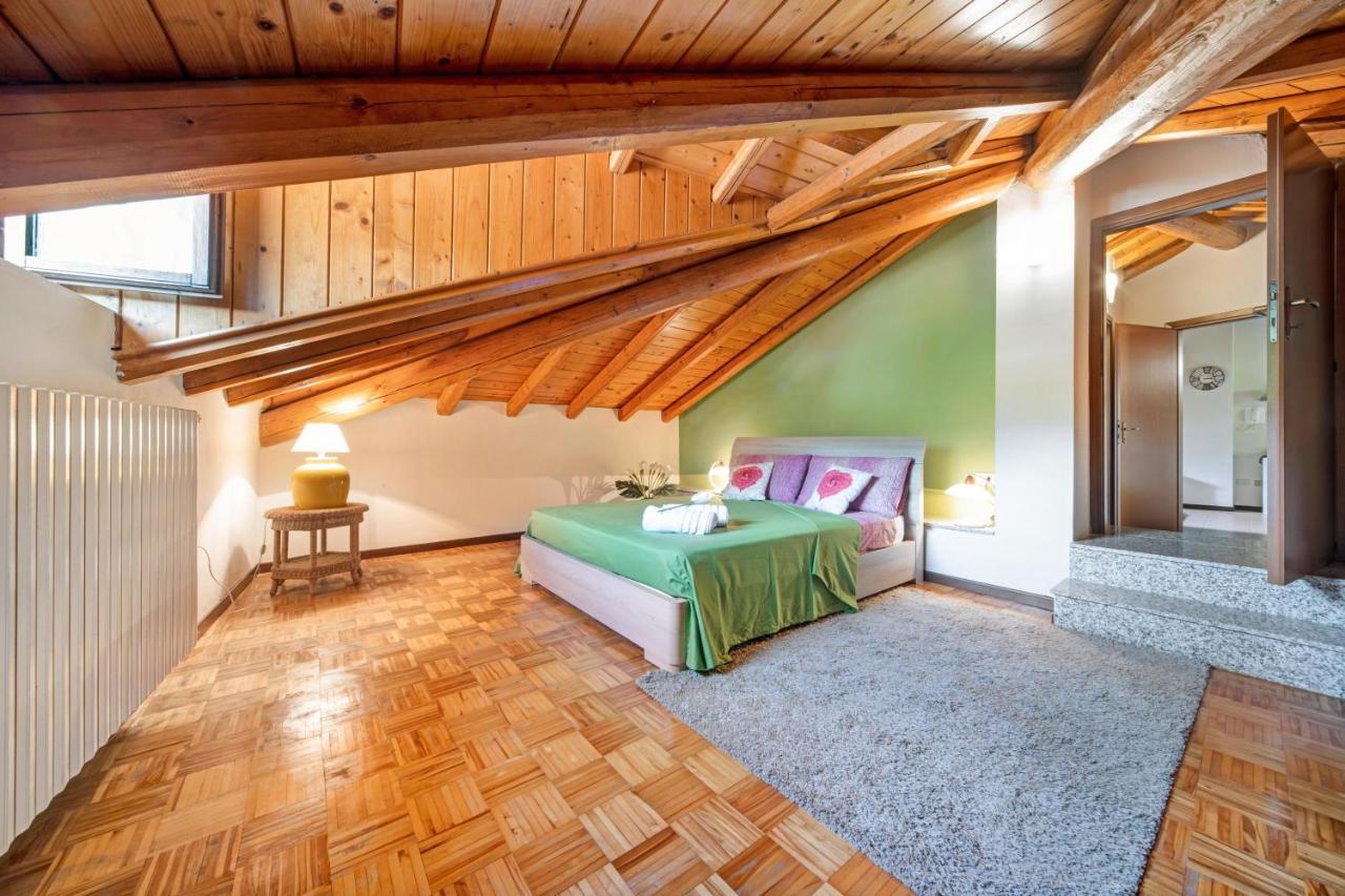 Ferienwohnung Mansarda Fra Monte E Lago Esino Lario Exterior foto