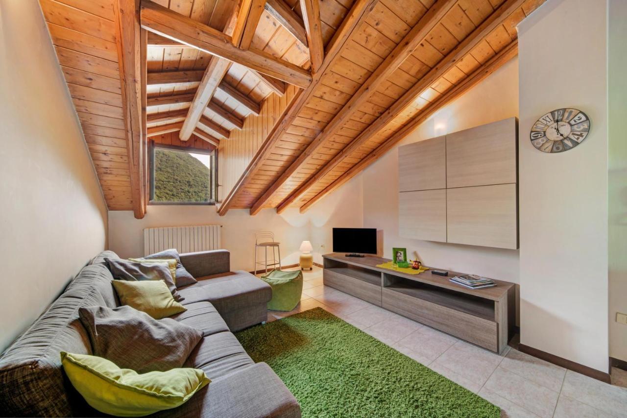 Ferienwohnung Mansarda Fra Monte E Lago Esino Lario Exterior foto