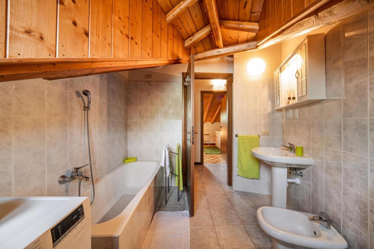 Ferienwohnung Mansarda Fra Monte E Lago Esino Lario Exterior foto